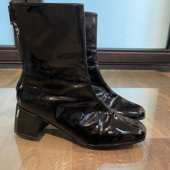 Excellent Condition Patent Leather (or Leather-Like) Boots - Picture 1 of 5